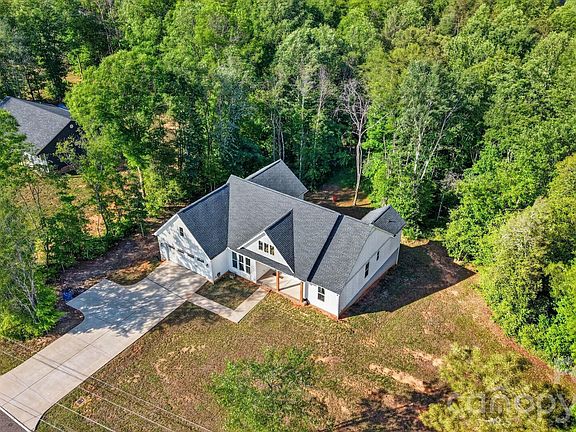 3rd image of 1182 Cape Hickory Rd