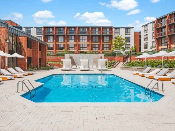 19 Farm Springs Rd #101