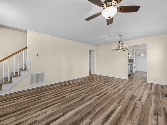 3rd image of 300 Worth St