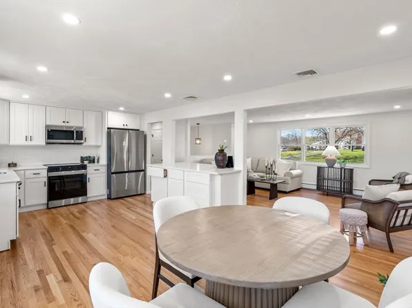 30 Mill Pond Ln, Norwood, MA 02062