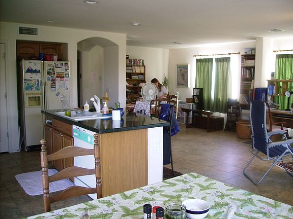 Large family area,lots of tile