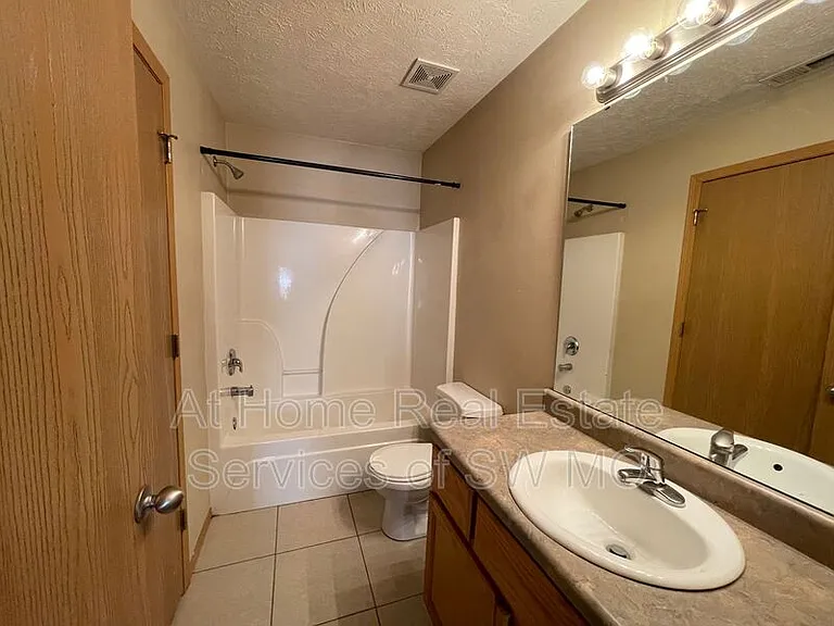 1245 N Northwood Ave — Photo 7