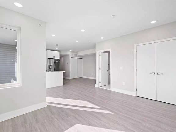 5th image of 649 N 35th St Unit 202