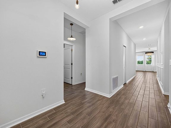 5th image of 281 Piave St