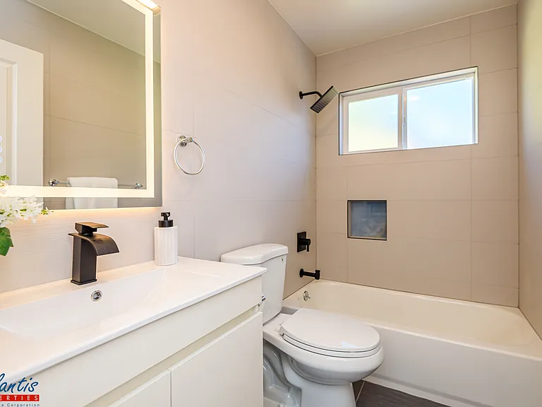 975 Prevost St #B — Photo 9
