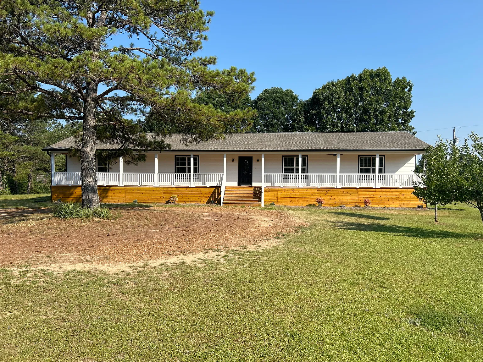 4 bed, 2083 sqft, $2,724 — Photo 1