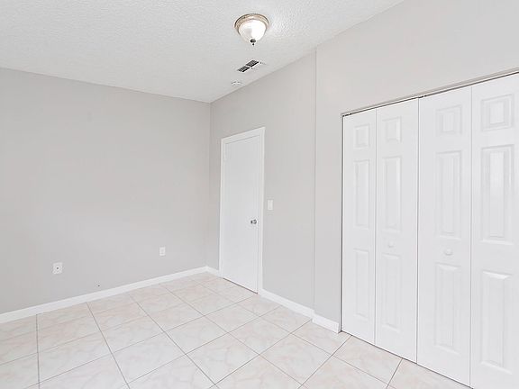 4th image of 921 Gloucester Ct
