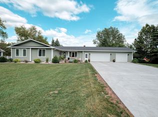 6505 Lake Dr, Grand Forks, ND 58201