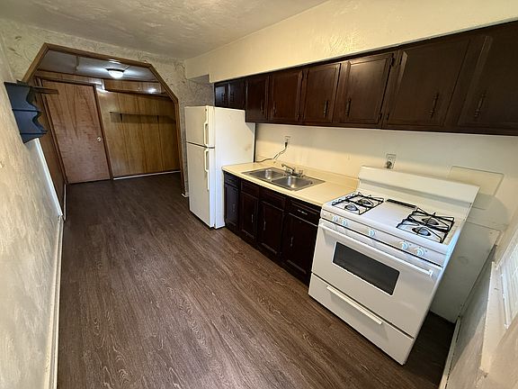 3rd image of 335 Hemlock Dr