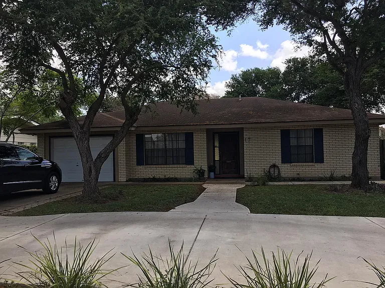 17 Ebony Ave — Photo 15