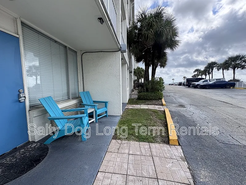 1 bed, 2.0 bath, 634 sqft, $1,600 — Photo 4