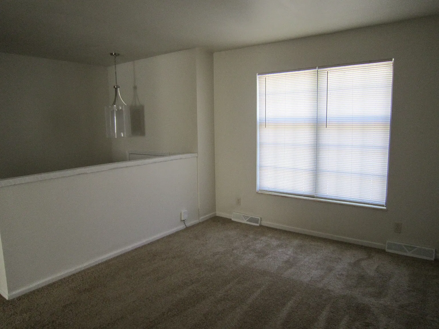 3 bed, 1.5 bath, 1000 sqft, $1,600 — Photo 2