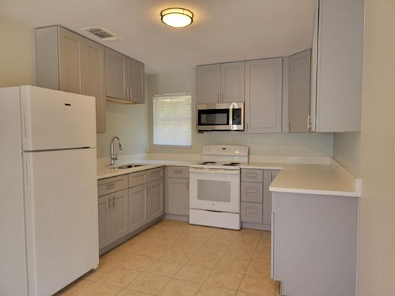 3rd image of 1643 Amanda St APT 501