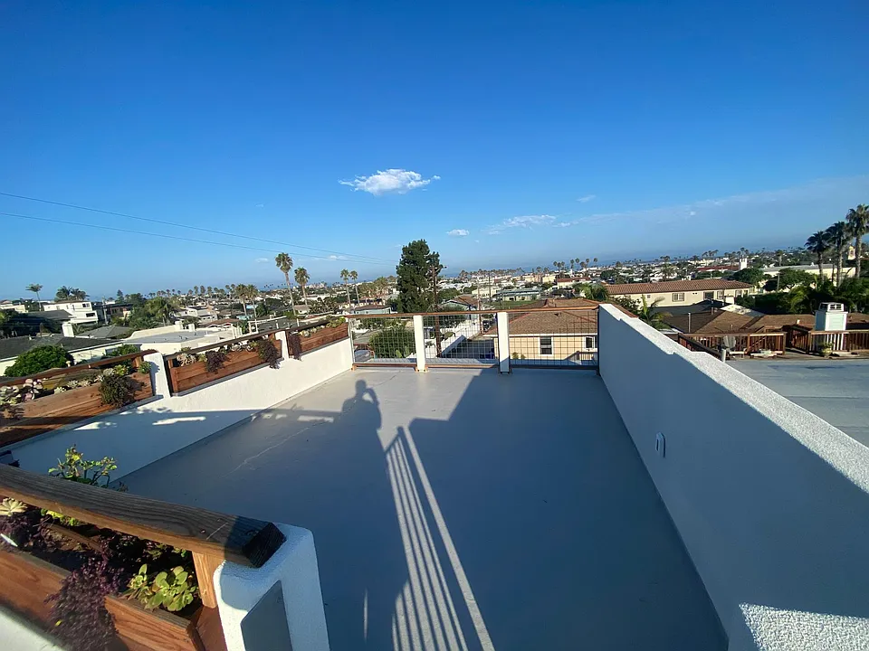 4649 Santa Monica Ave