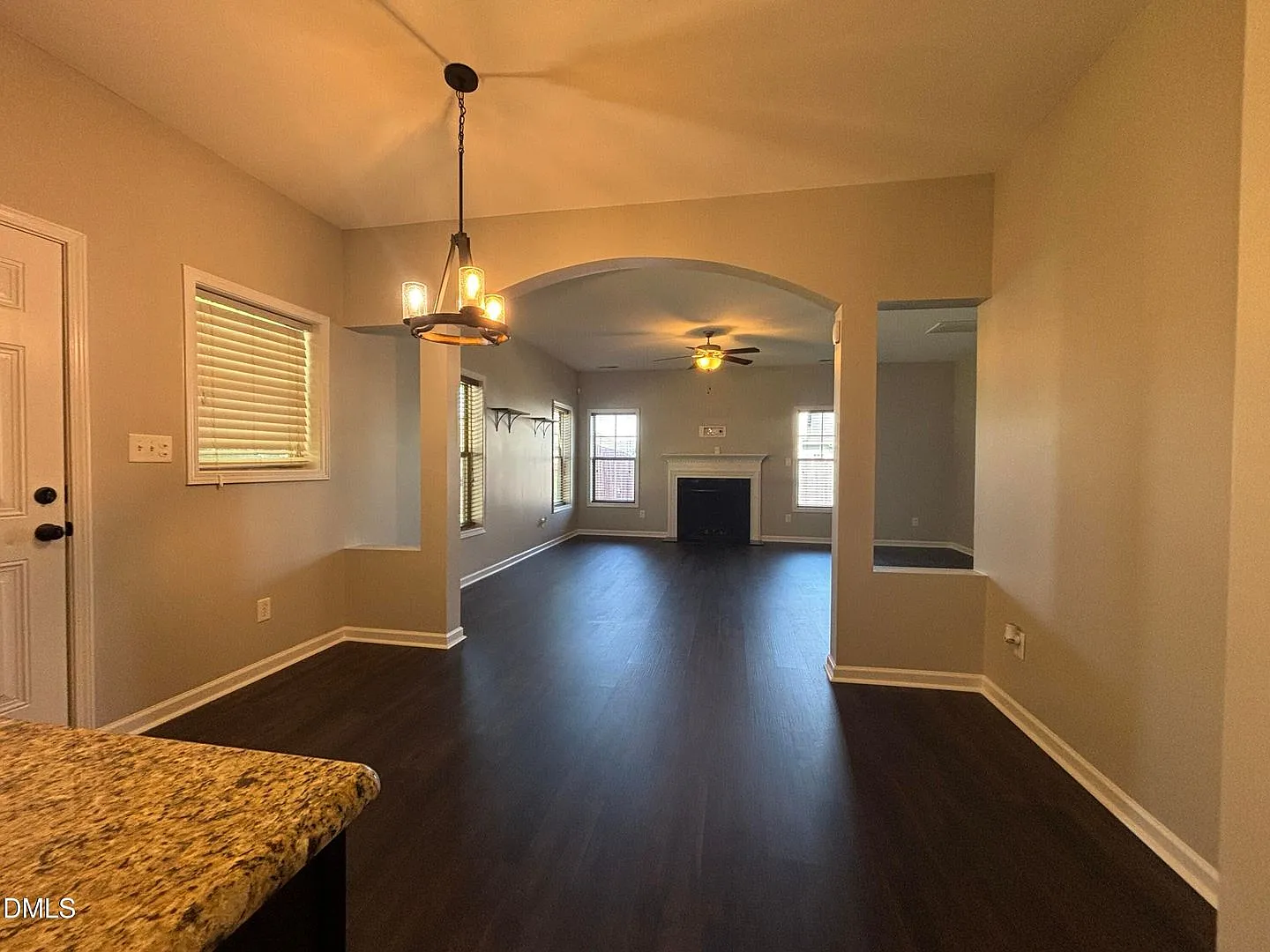 438 Roanoke Dr — Photo 3