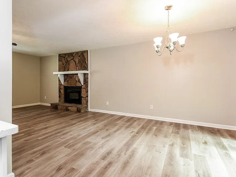 2405 Betsy Ct SW — Photo 8