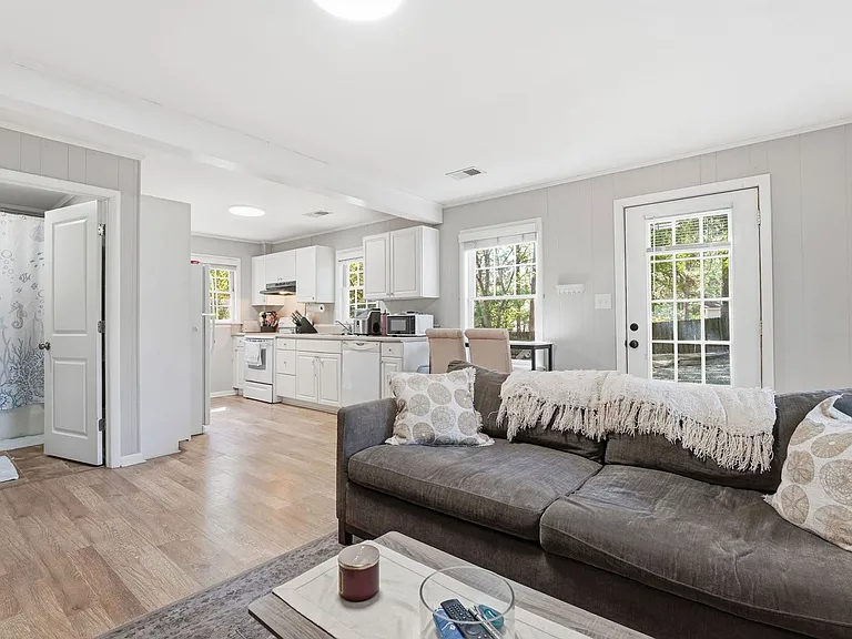 1425 Central Dr — Photo 37
