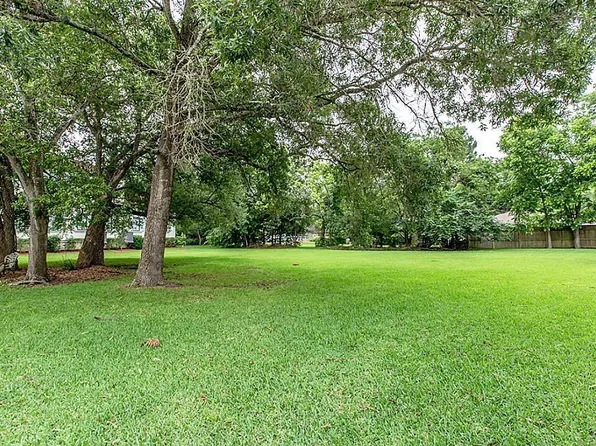 1215 Larkspur Ln, Seabrook, TX 77586