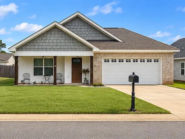 125 Longleaf Ln, Enterprise, AL 36330