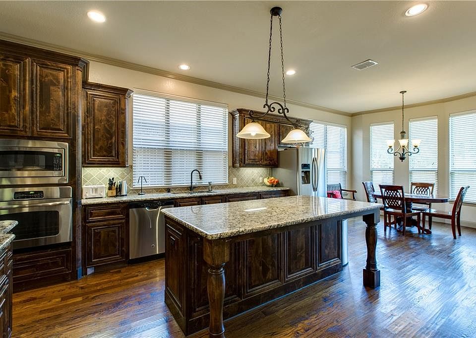 1st image of 8232 Oakwood Dr