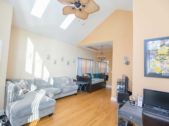 5th image of 2529 N Newcastle Ave