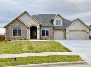 850 E Edenmore Cir, Nixa, MO 65714