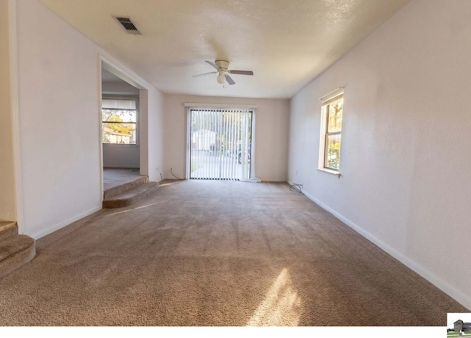 3 bed, 1.5 bath, 1374 sqft, $1,000 — Photo 3