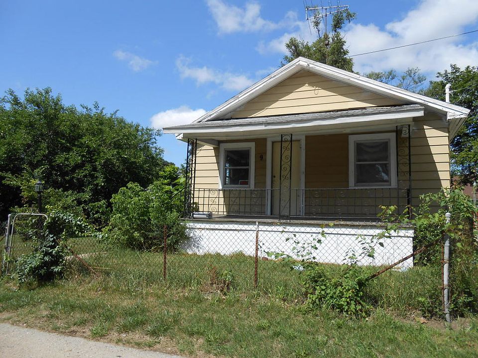 1st image of 9 Saunders Ct