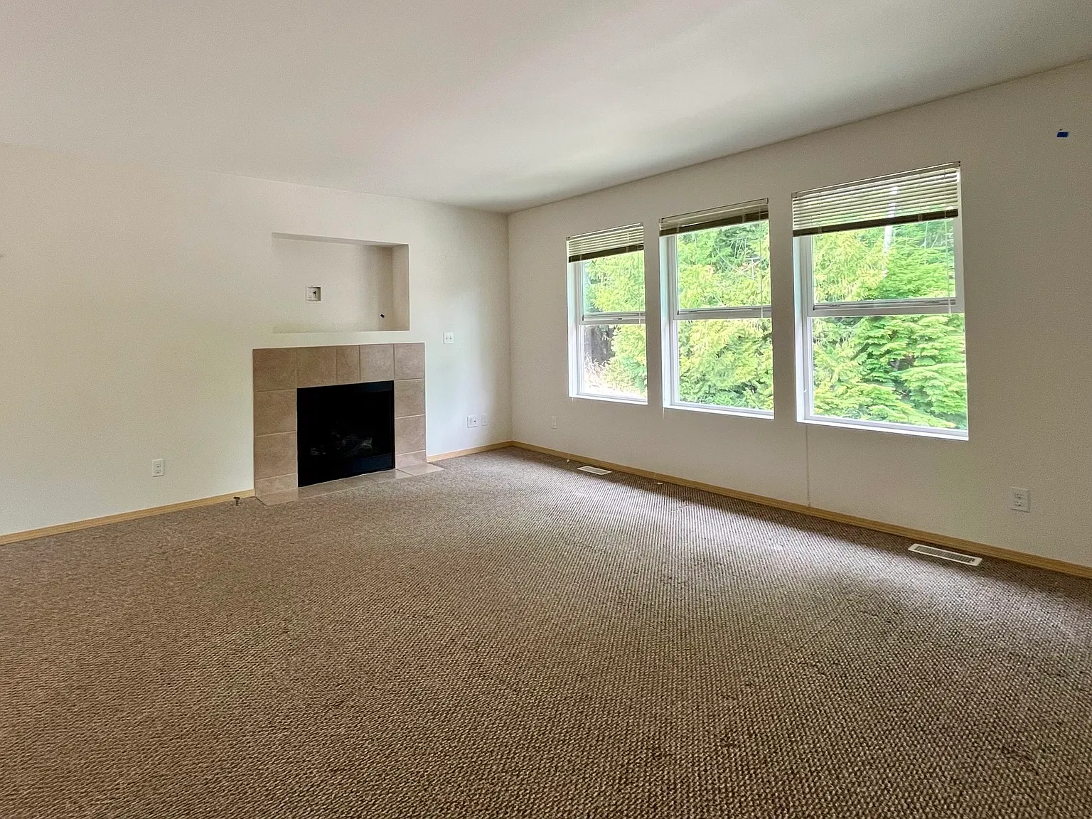3 bed, 1500 sqft, $2,100 — Photo 3