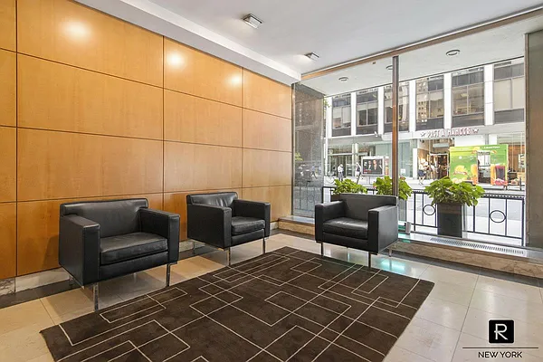 Rented by R New York | media 35