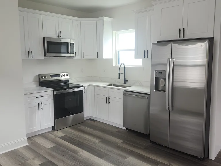 2033 Conti St — Photo 5