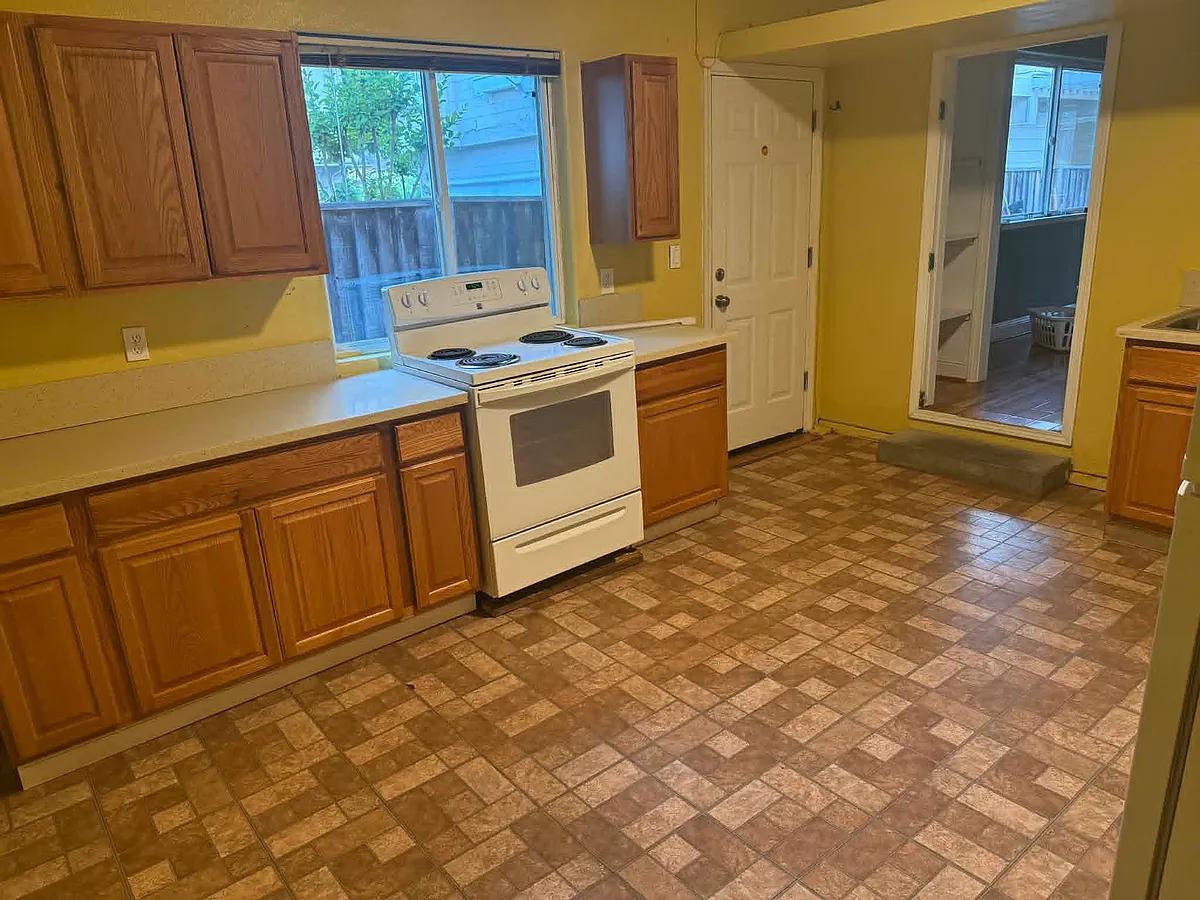 Building Photo - 685 Barrett Ave #685