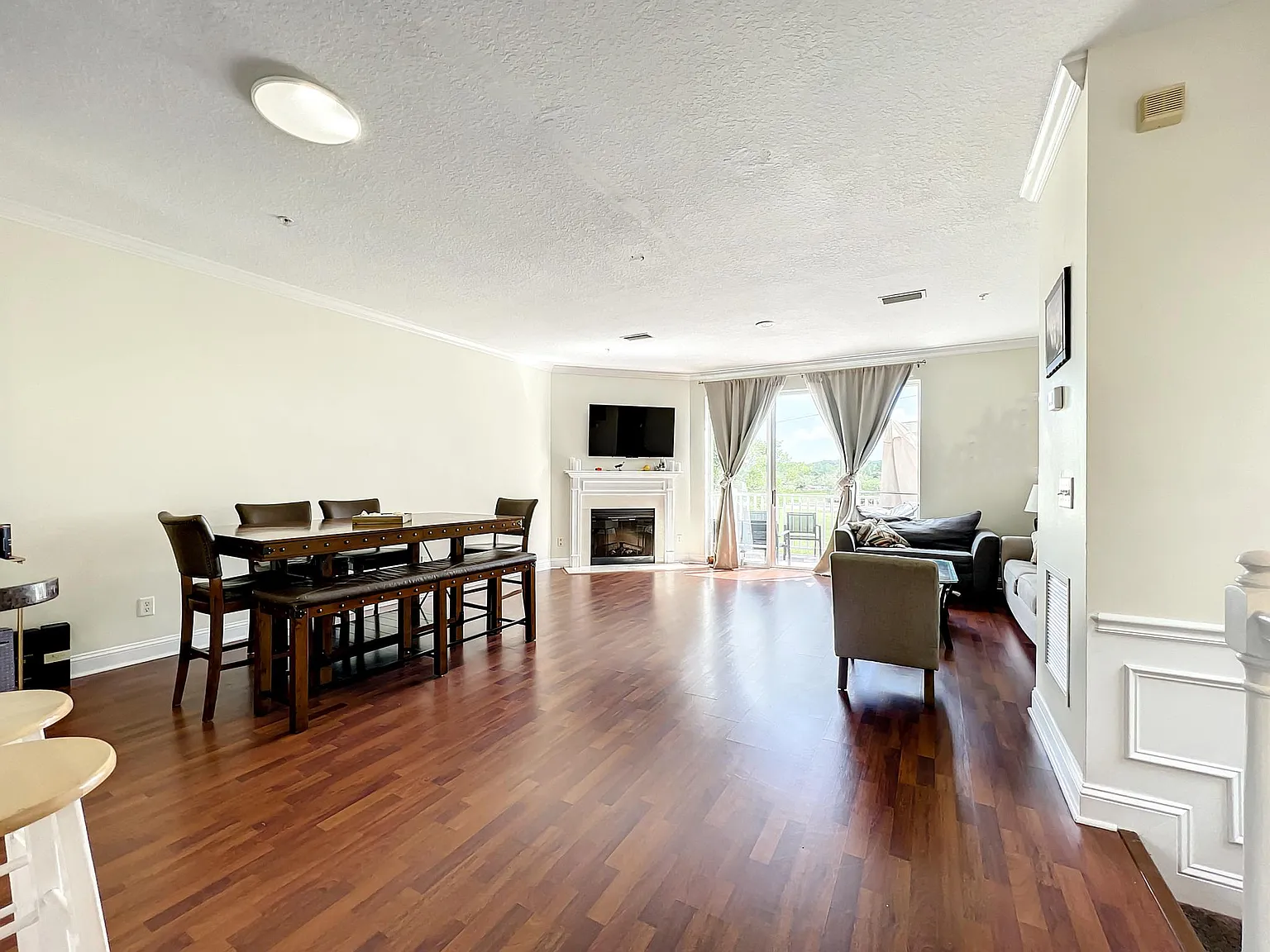 4 bed, 3.5 bath, 2142 sqft, $2,500 — Photo 1