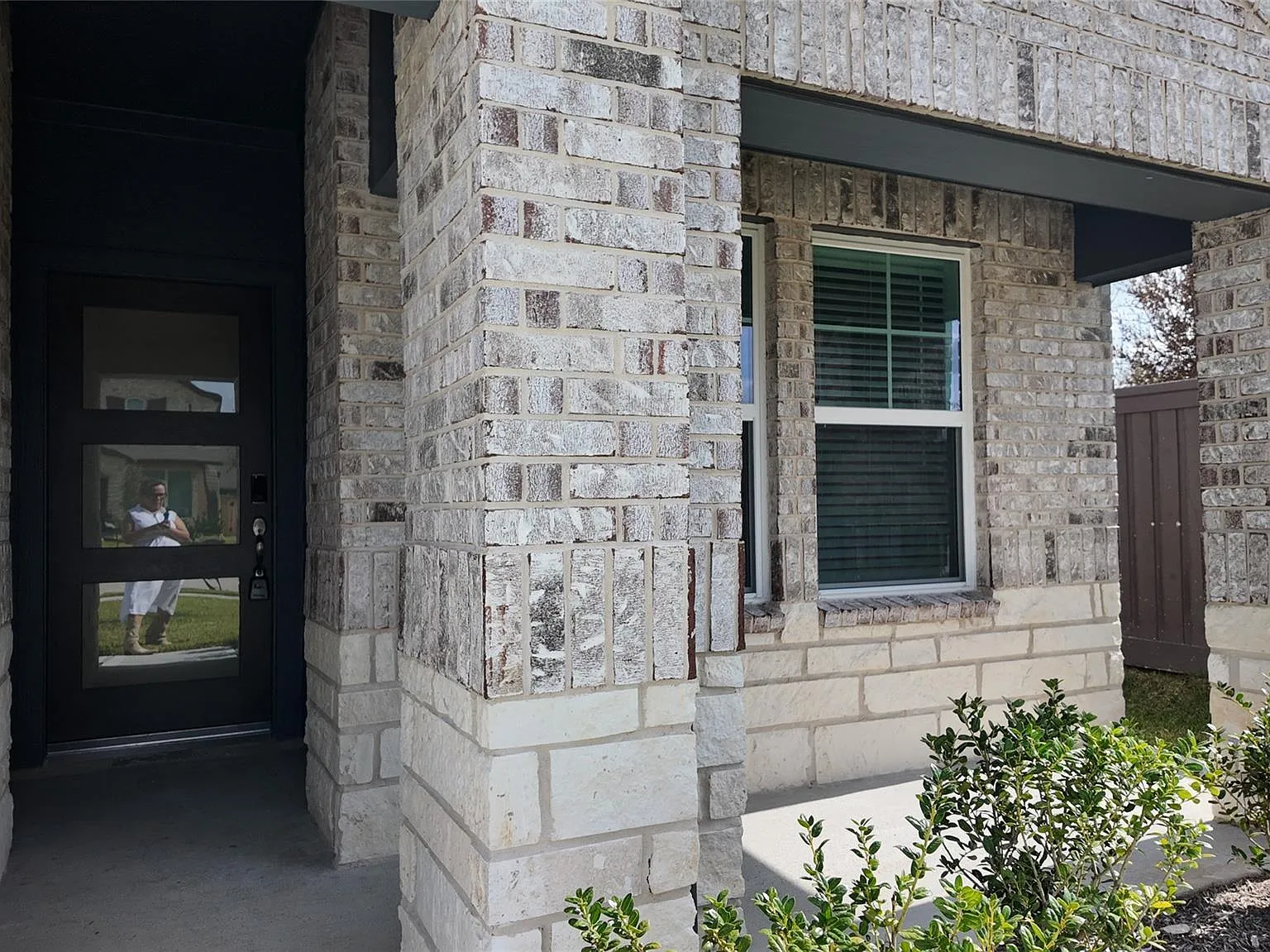 3 bed, 2.0 bath, 1940 sqft, $2,000 — Photo 3