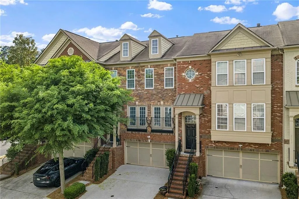 3 bed, 4.0 bath, 2220 sqft, $4,000 — Photo 1