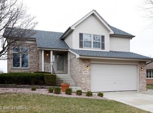 1920 Egerton Ct, Woodridge, IL 60517