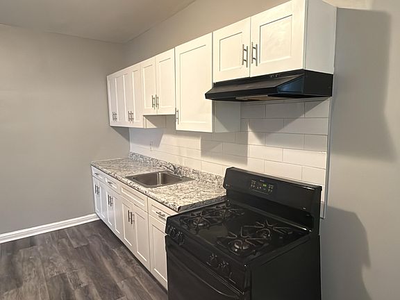 3rd image of 297 Osborne Ter #5