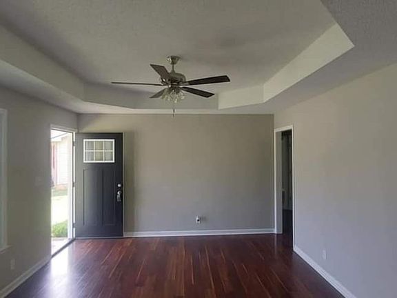 3rd image of 433 Woodale Dr
