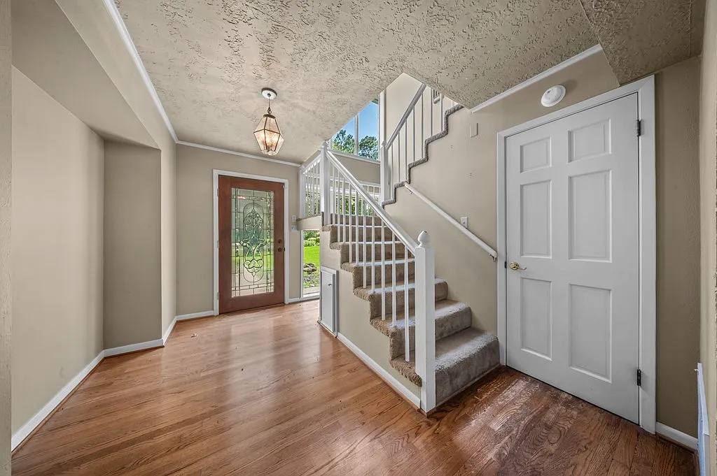 4 bed, 2.5 bath, 4135 sqft, $2,500 — Photo 2