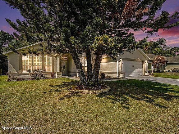3rd image of 3205 Brentwood Ln