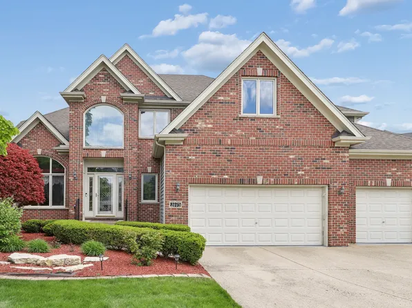 2775 Ginger Woods Dr, Aurora, IL 60502
