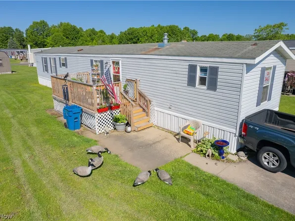 2163 Parkway Dr, Deerfield, OH 44411