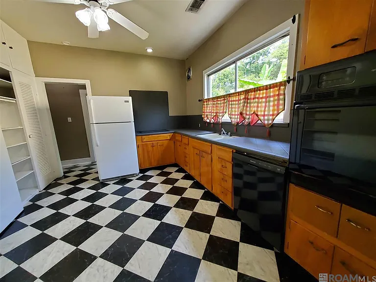 2044 Ovid St — Photo 7