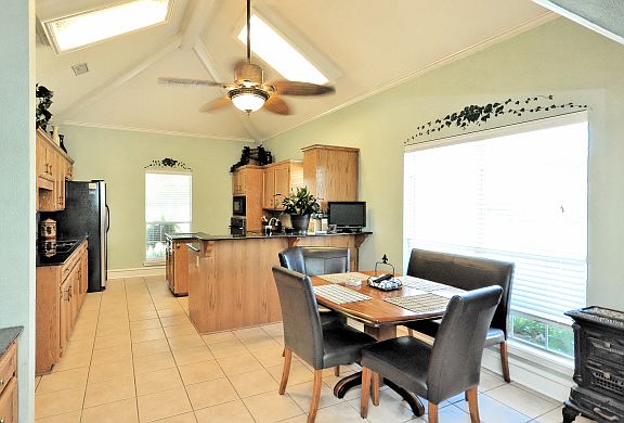 5th image of 1233 Whitehall Pl