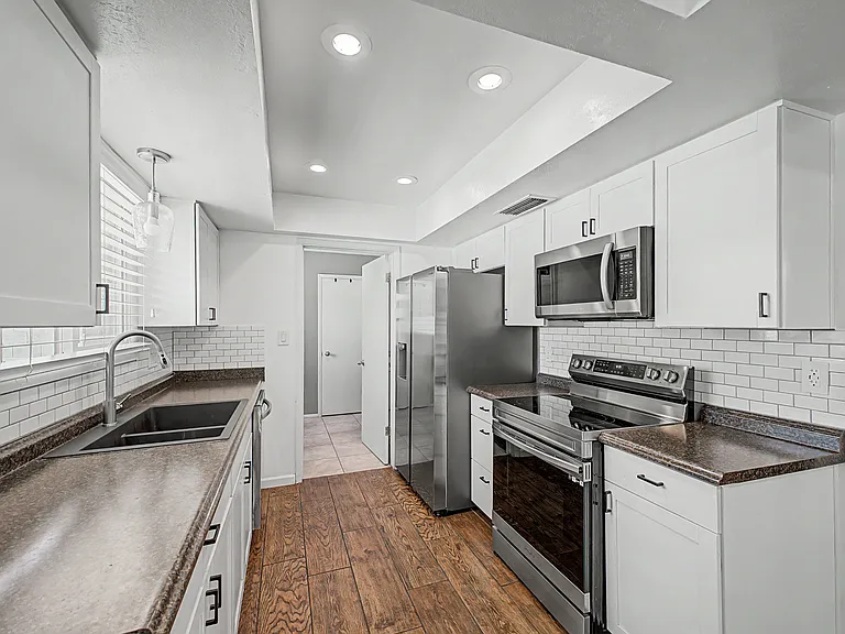 1958 E Laguna Dr — Photo 15