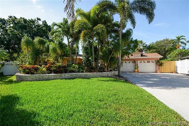 EXTERIOR FRONT, BEAUTIFUL LAWN/LANDSCAPE, CURB APPEAL!