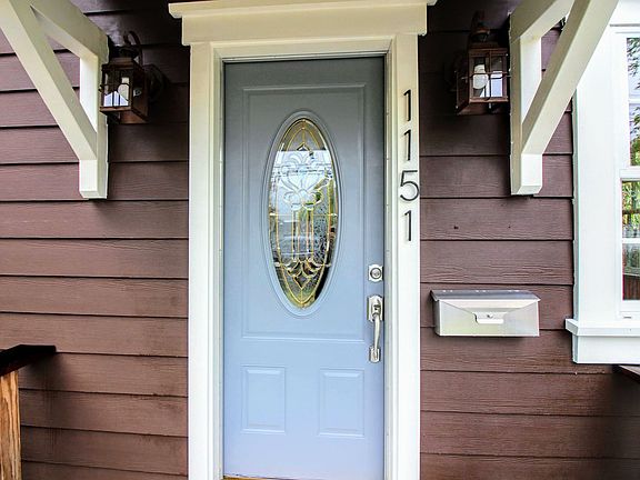 3rd image of 1151 Corby Ave