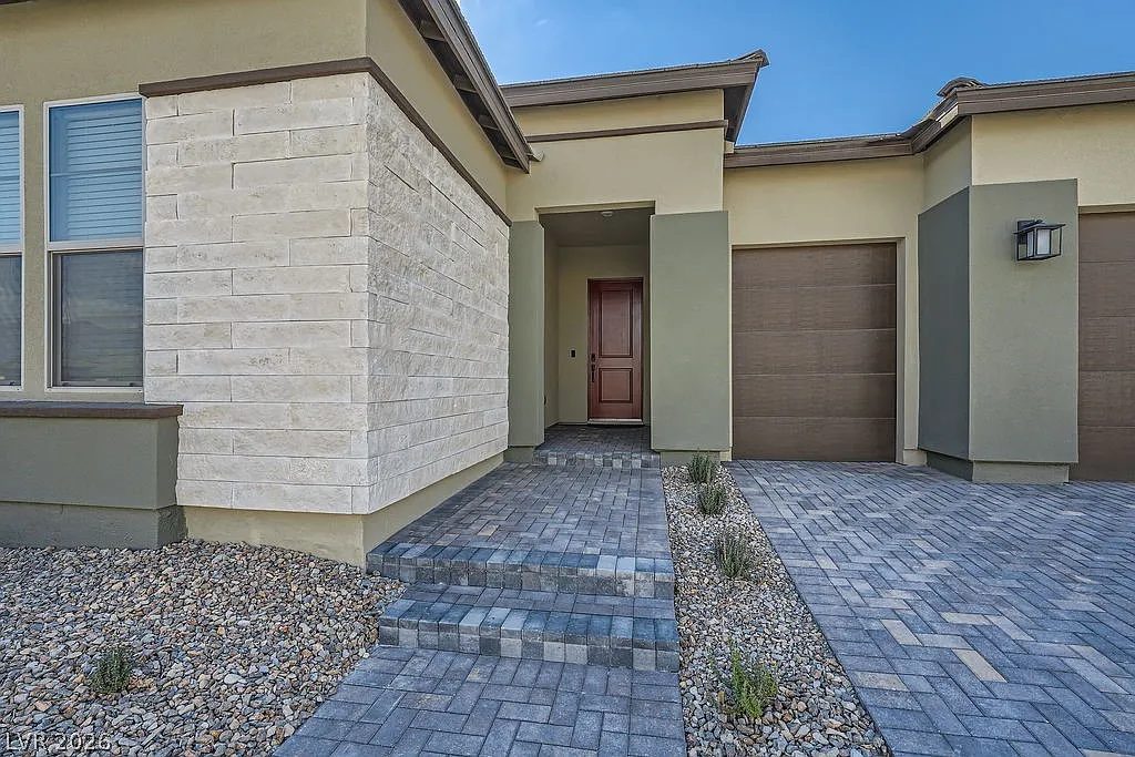 3 bed, 3.0 bath, 2355 sqft, $3,600 — Photo 3