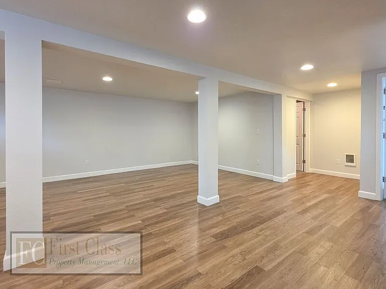 5735 N Montana Ave — Photo 20