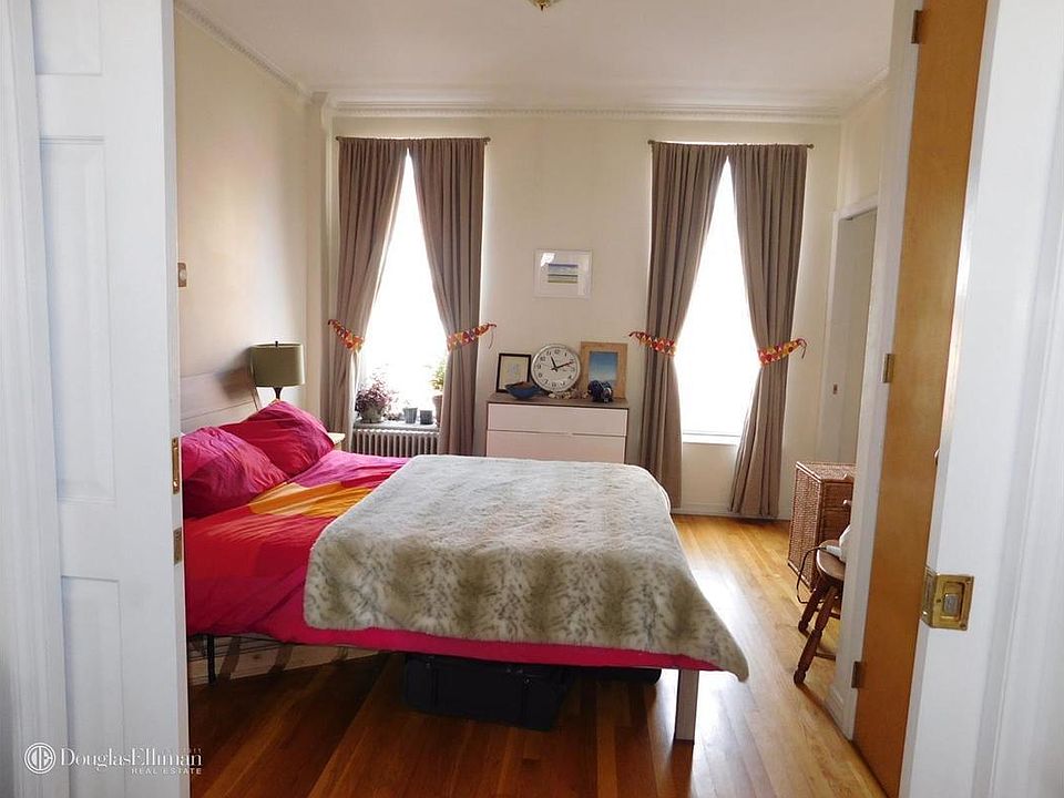 2nd image of 136 Luquer St APT 3